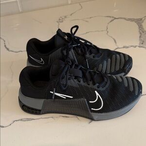 Nike Metcon Women’s Black and Gray Athletic Shoes